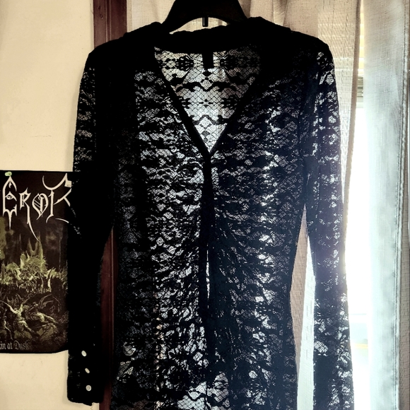 Forever 21 button down Sheer Lace Blouse/Top, Large, BLK. - Picture 2 of 3